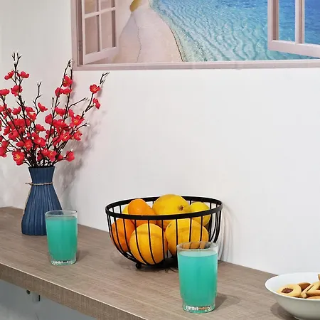 Parrots Paradise 100m From Finikoudes Beachfront شقة لارنكا