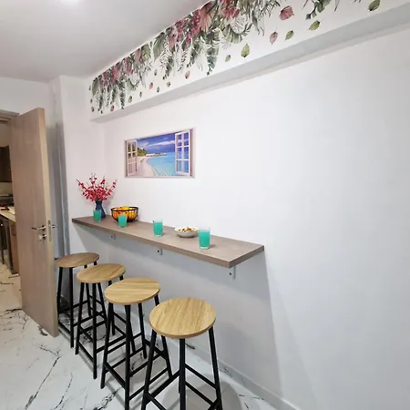 شقة Parrots Paradise 100m From Finikoudes Beachfront *