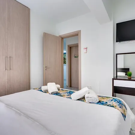 Apartament Parrots Paradise 100m From Finikoudes Beachfront