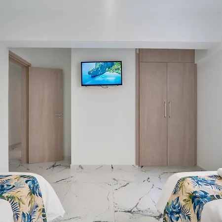 Apartament Parrots Paradise 100m From Finikoudes Beachfront