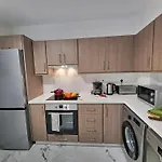 Parrots Paradise 100m From Finikoudes Beachfront 拉纳卡