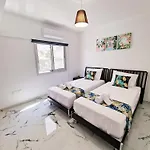 Parrots Paradise 100m From Finikoudes Beachfront 拉纳卡