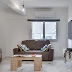 Parrots Paradise 100m From Finikoudes Beachfront 公寓
