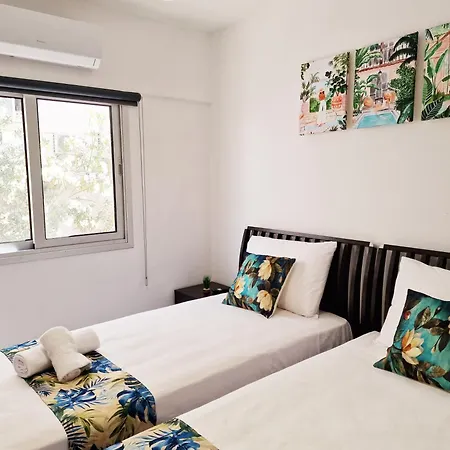 Apartament Parrots Paradise 100m From Finikoudes Beachfront Larnaca