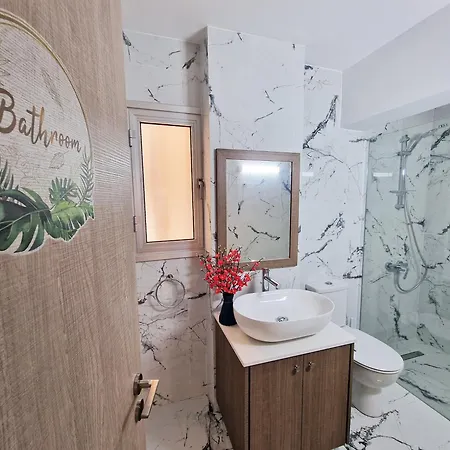 Apartament Parrots Paradise 100m From Finikoudes Beachfront