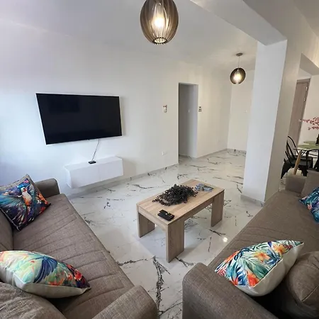 Apartament Parrots Paradise 100m From Finikoudes Beachfront