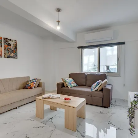 Apartmán Parrots Paradise 100m From Finikoudes Beachfront