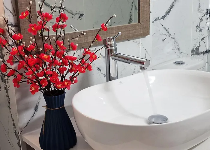 Apartmán Parrots Paradise 100m From Finikoudes Beachfront *