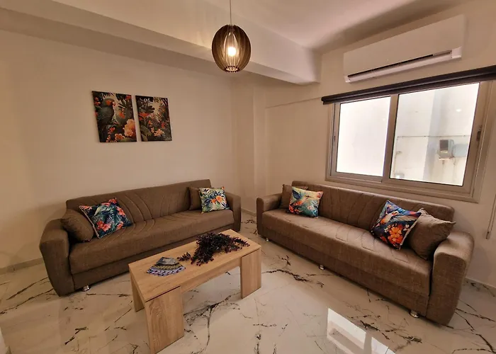 Apartamento Parrots Paradise 100m From Finikoudes Beachfront