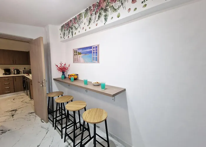 Apartamento Parrots Paradise 100m From Finikoudes Beachfront *