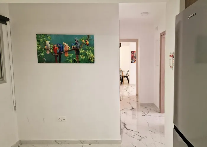 Apartmán Parrots Paradise 100m From Finikoudes Beachfront *