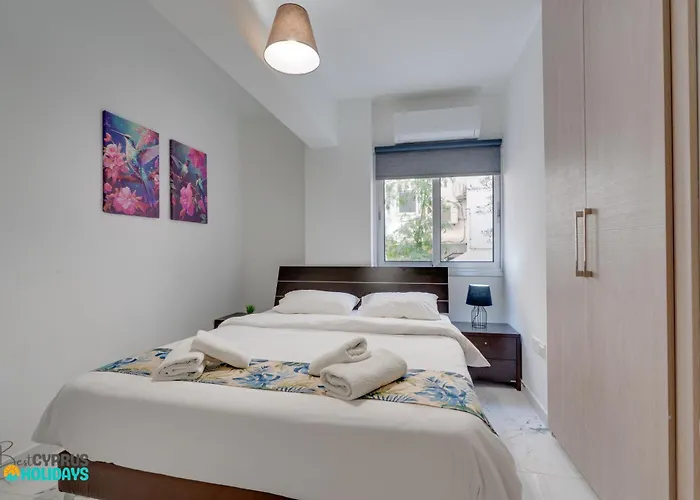 Parrots Paradise 100m From Finikoudes Beachfront * Lárnaca