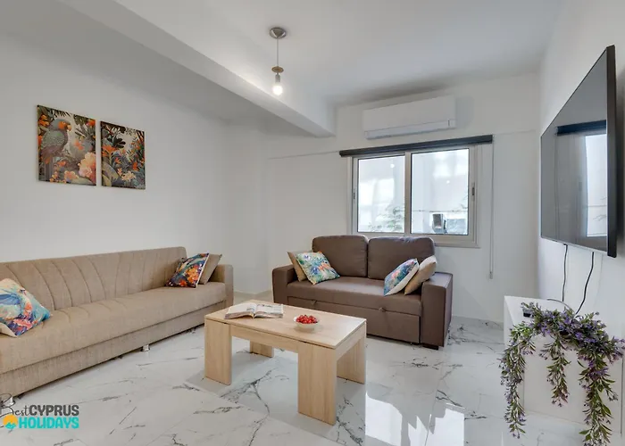 Apartamento Parrots Paradise 100m From Finikoudes Beachfront