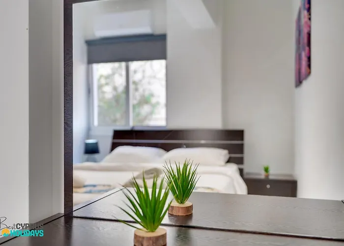 Apartmán Parrots Paradise 100m From Finikoudes Beachfront Larnaca