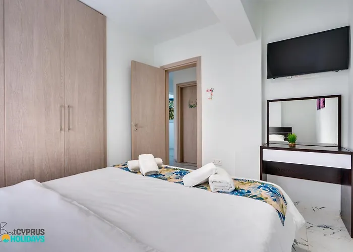 Apartamento Parrots Paradise 100m From Finikoudes Beachfront