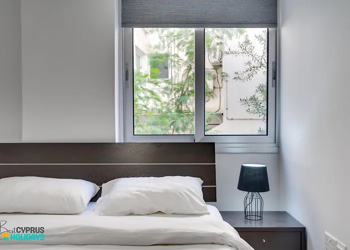 Parrots Paradise 100m From Finikoudes Beachfront Apartmán Larnaca