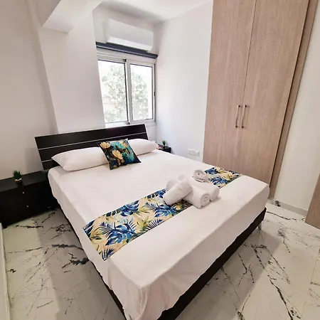 Apartment Parrots Paradise 100m From Finikoudes Beachfront *