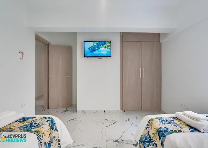 アパート Parrots Paradise 100m From Finikoudes Beachfront